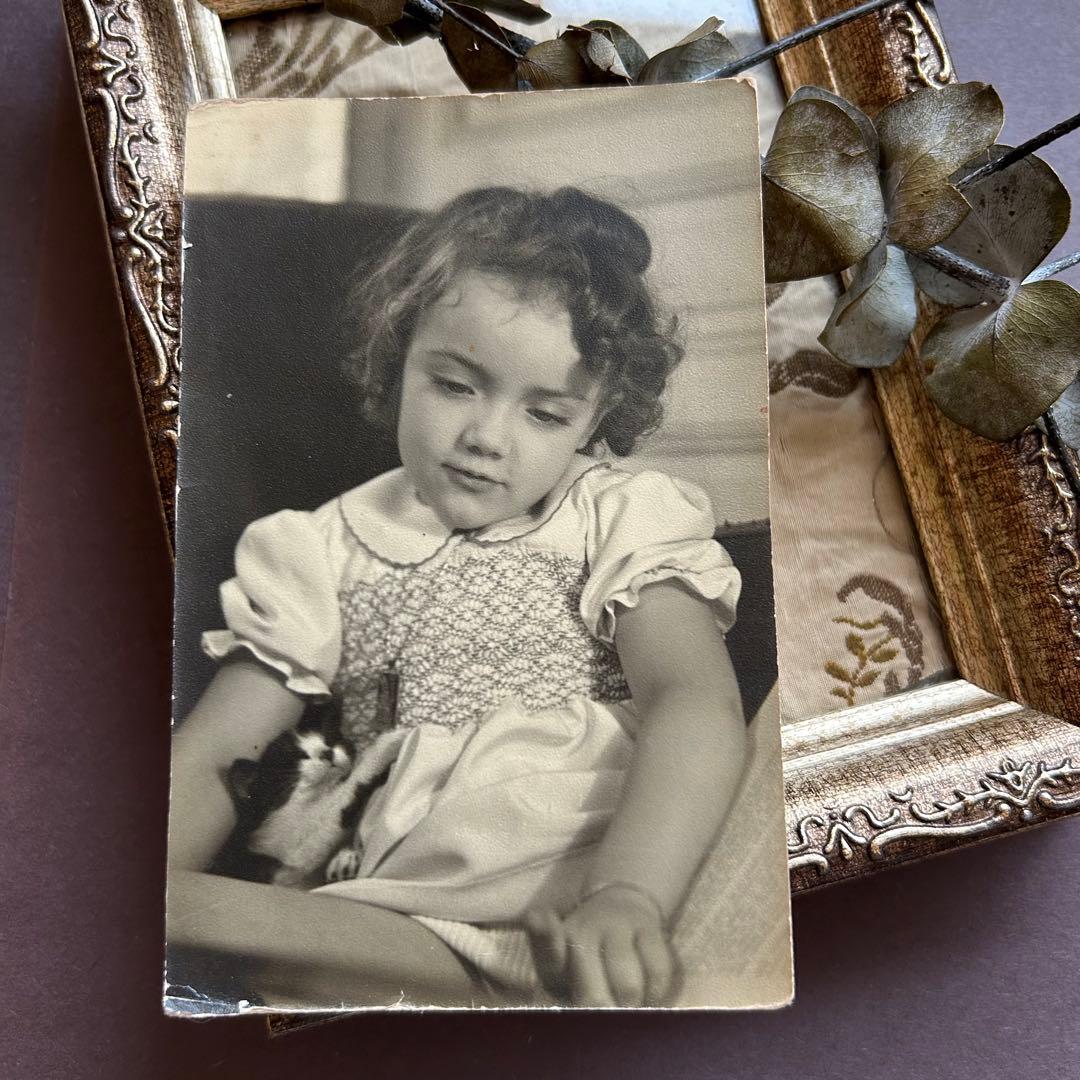 午後のひざの上で眠る時間 — フランスヴィンテージポートレート