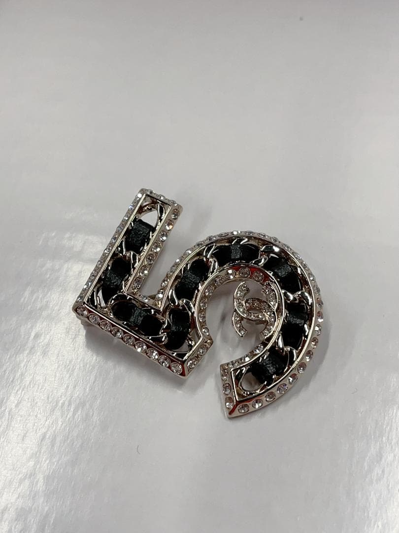 シャネル No.5 ブローチ