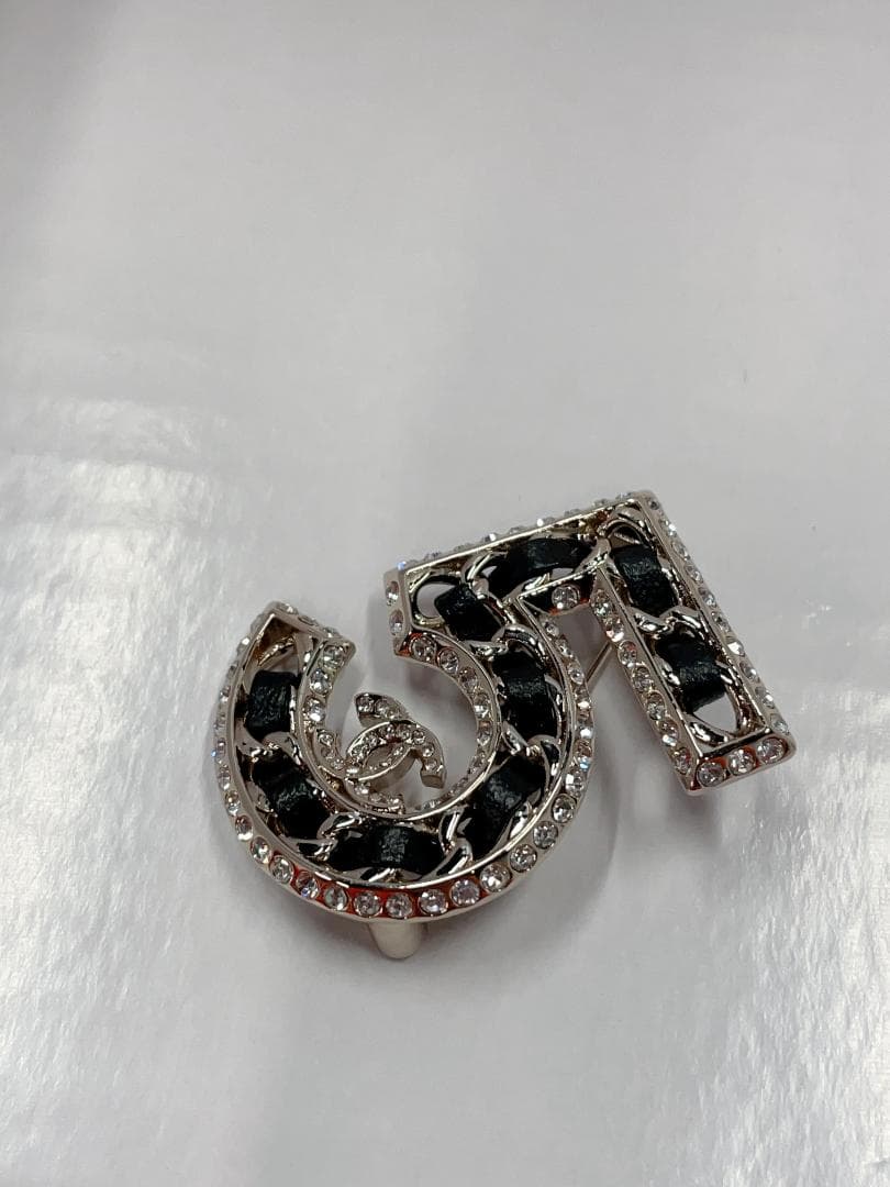 シャネル No.5 ブローチ