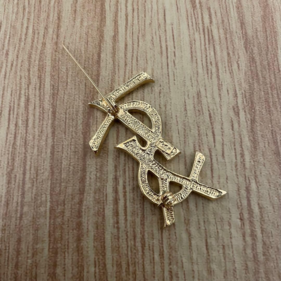 イヴ・サンローラン ロゴ ラインストーン ブローチ ゴールド