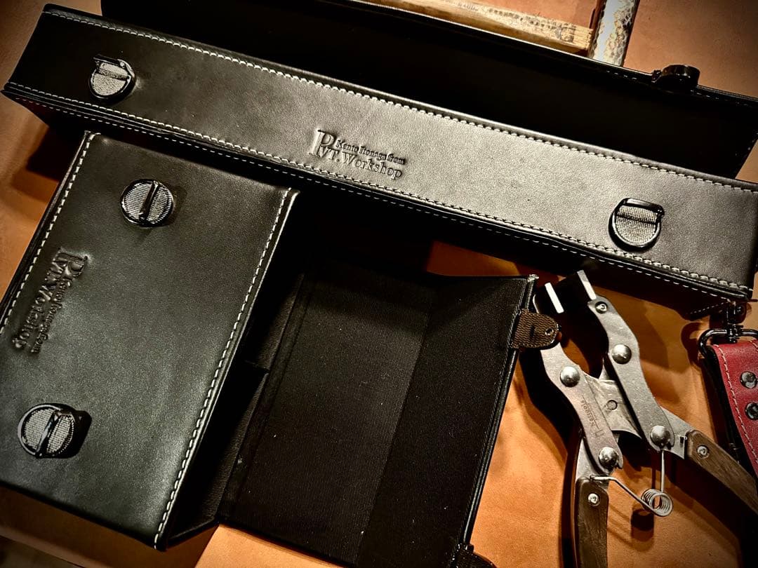 在庫入れ替えSALE!Pvt.Workshop 本革　デッキケース プレマケース