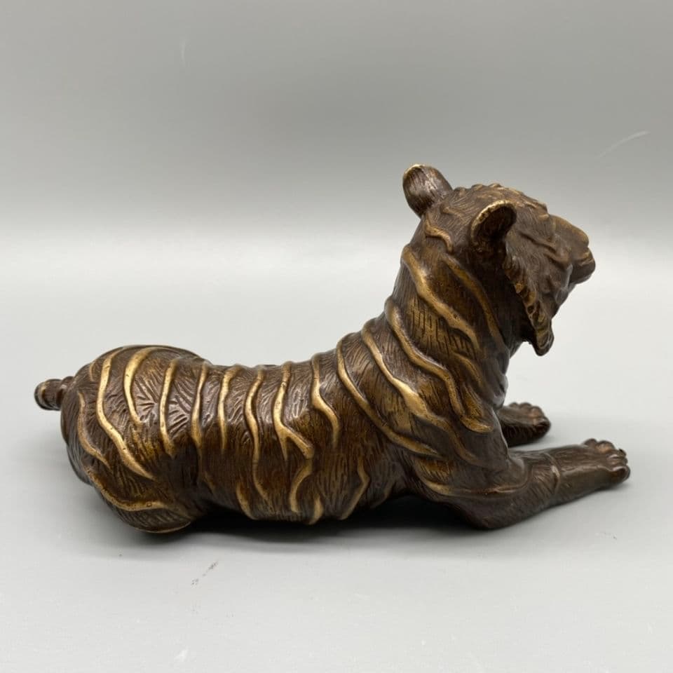 銅器 虎 臥虎 干支虎 茶台 事務室 玄関開運 風水招財 装飾品 工芸品 置物