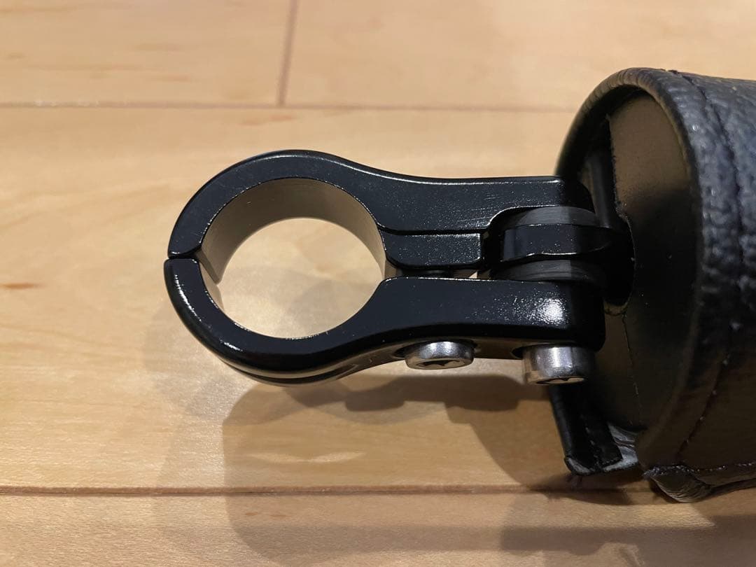 トライアンフ スクランブラー900パッド付きハンドルバーブレース（ブラック）