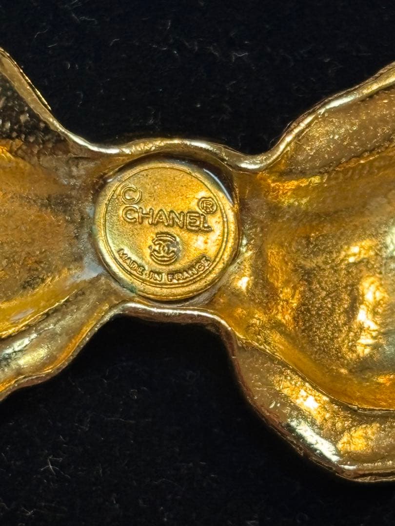 CHANEL ゴールド リボン型ブローチ