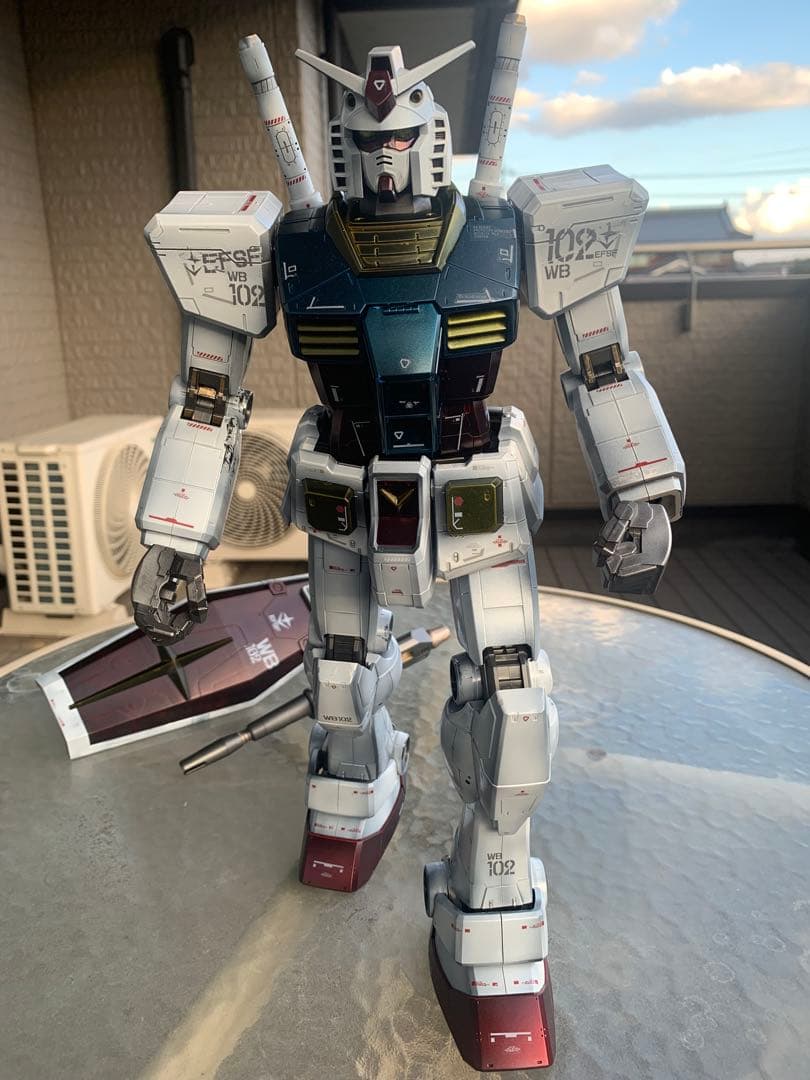 1/48スケール メガサイズガンダム と組立体験版他有り。