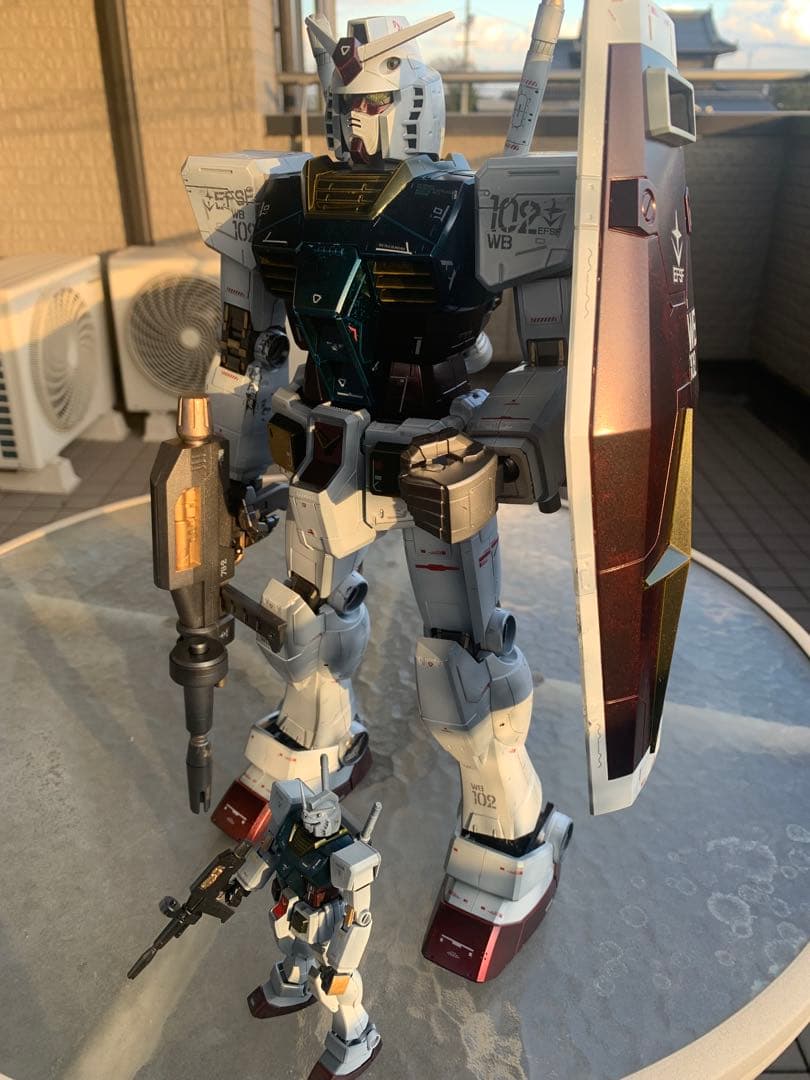 1/48スケール メガサイズガンダム と組立体験版他有り。