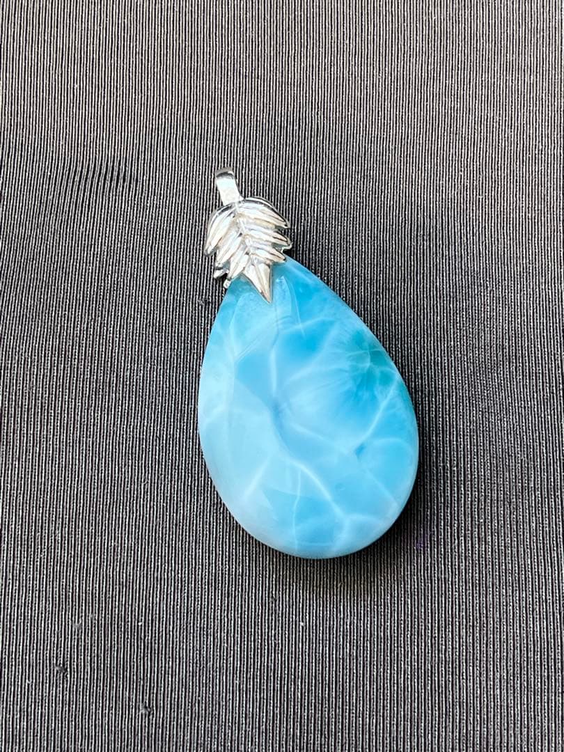 天然石ラリマー☆高品質！しずく型ペンダントトップ①☆リーフ型バチカンがステキ！
