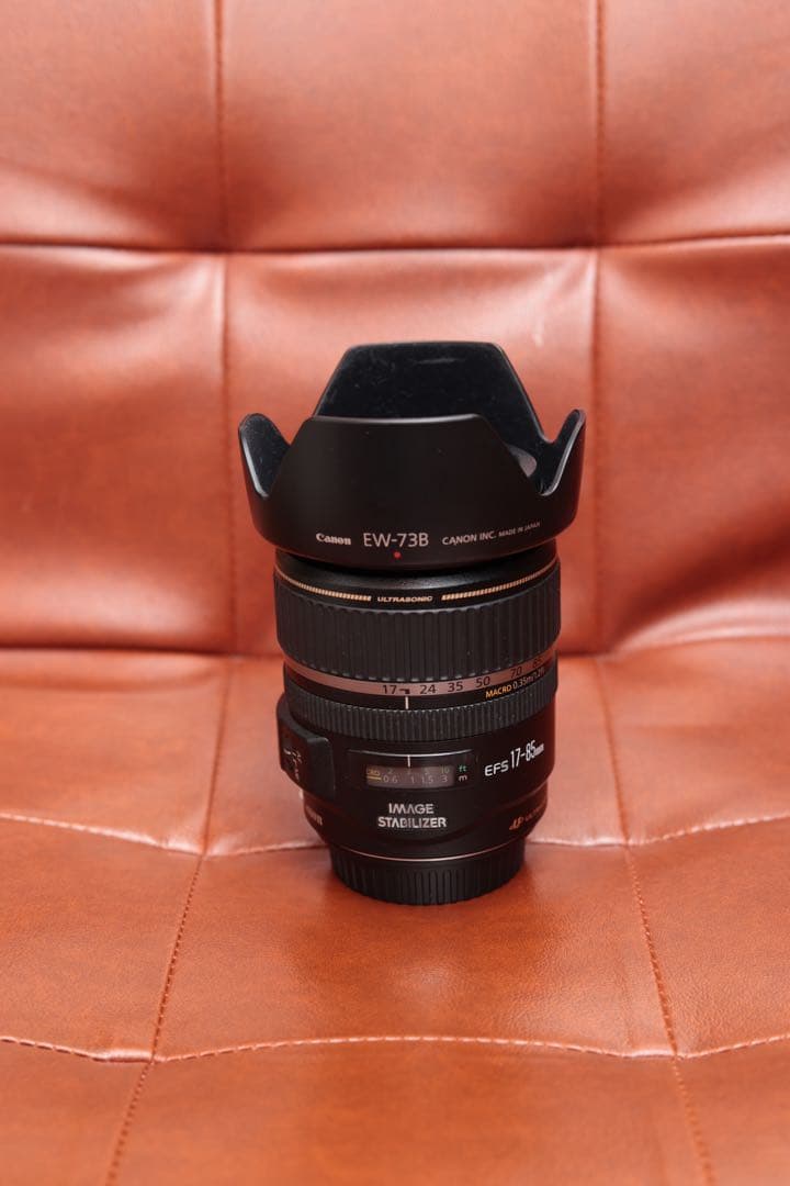 CANON EFS 17-85mm f/4-5.6 IS EW-73B付属