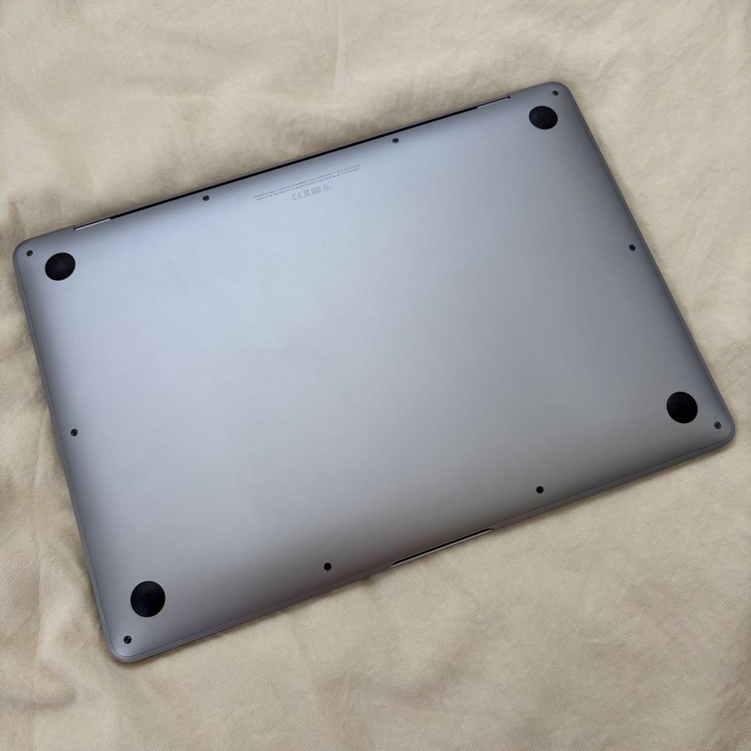 2020年製のMacBook Air 13インチモデル（Intel版）