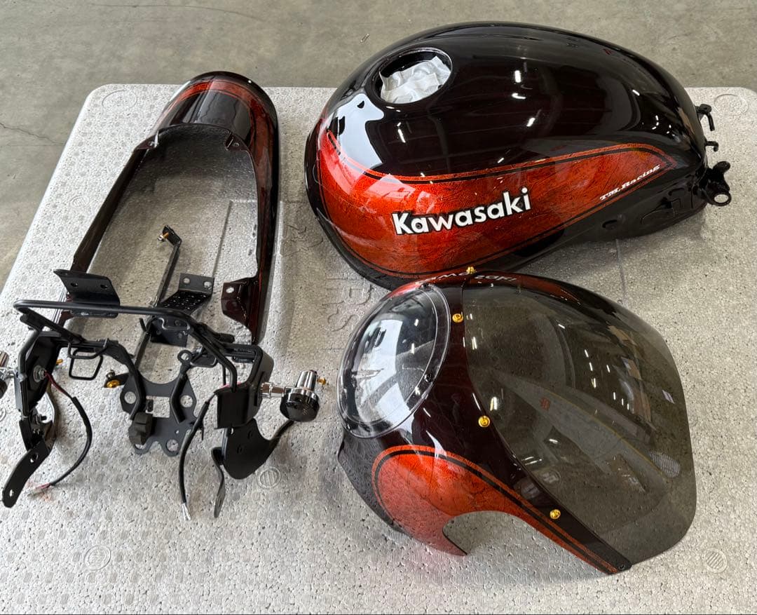 Z900RS カフェレーサー 外装セット　タンク　アッパーカウル　火の玉