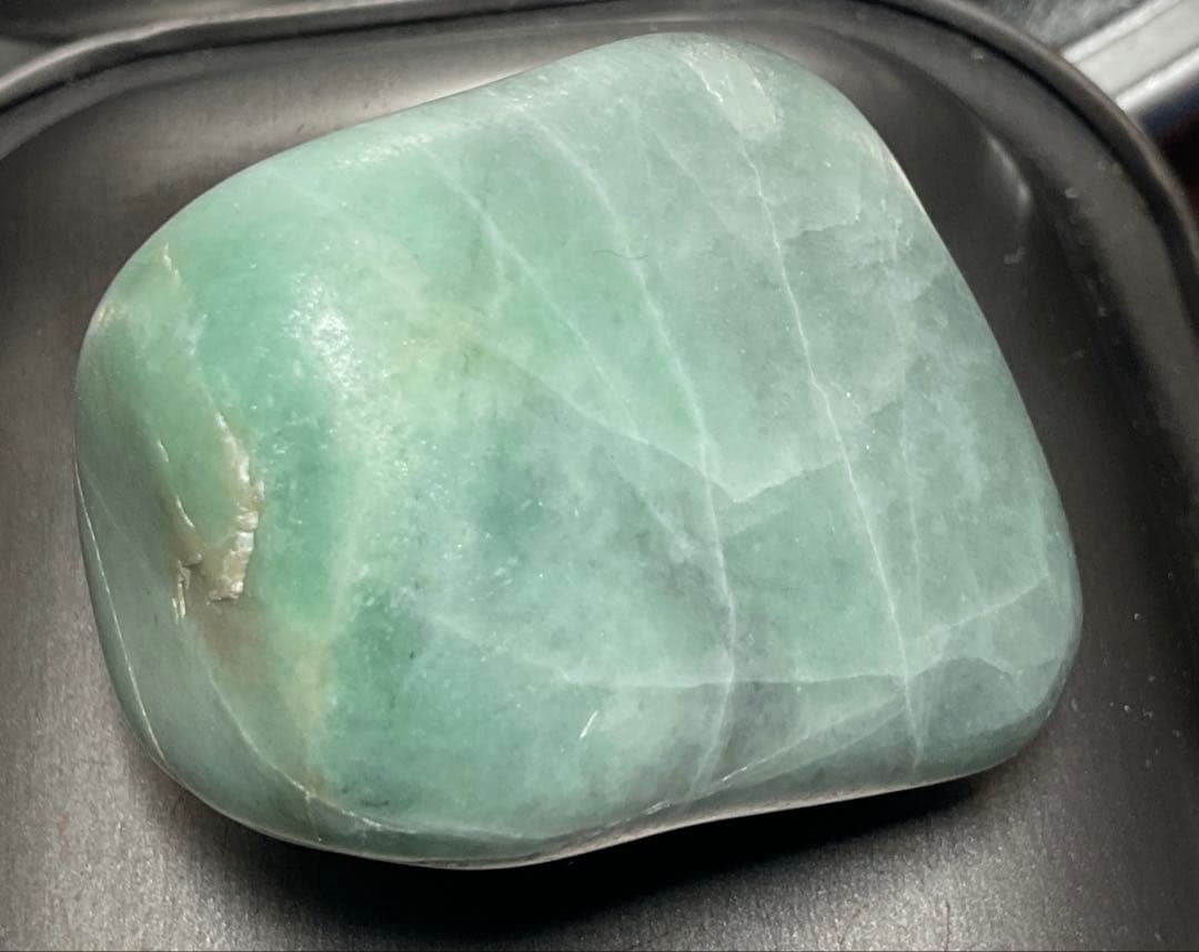 ［緑色　ガラス質］　上質糸魚川翡翠海石200g ヒスイ　ひすい