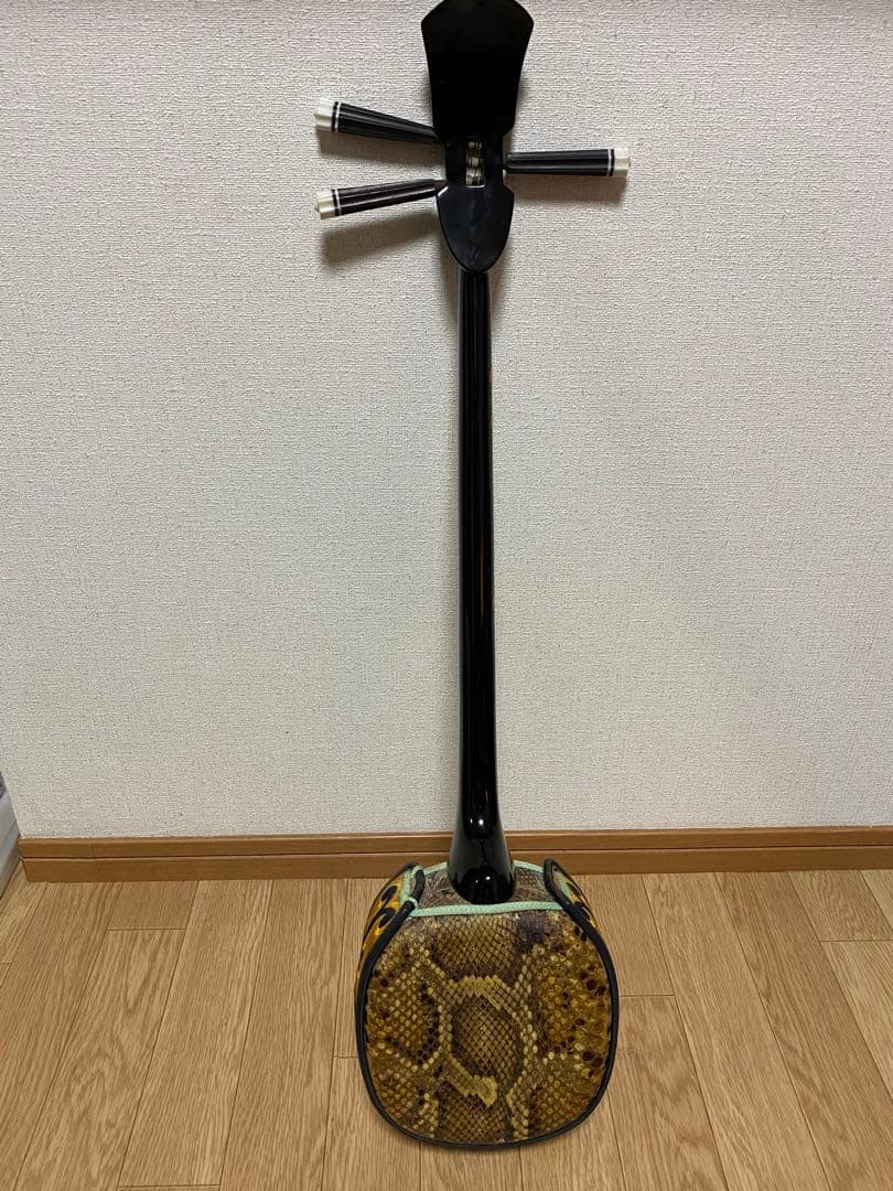 ヘビ皮 三線本体 黒/金/緑