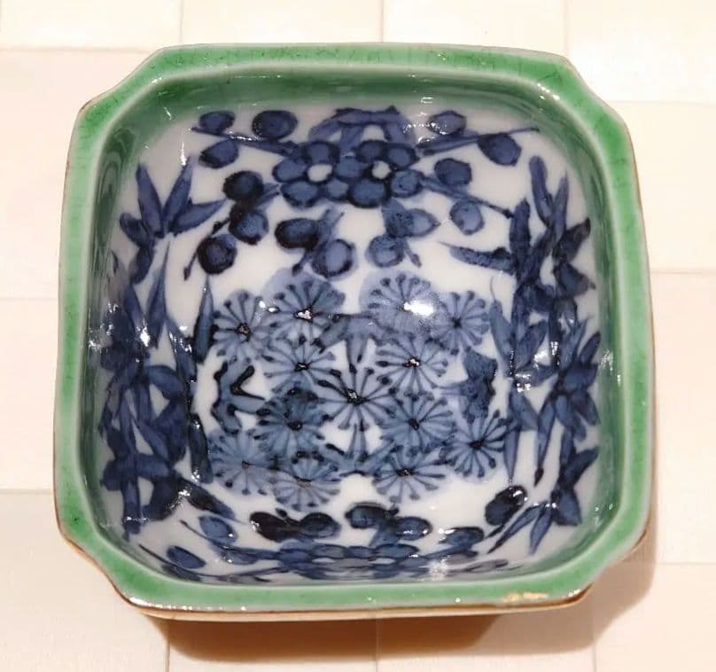 作者不明　赤地龍図金襴香合