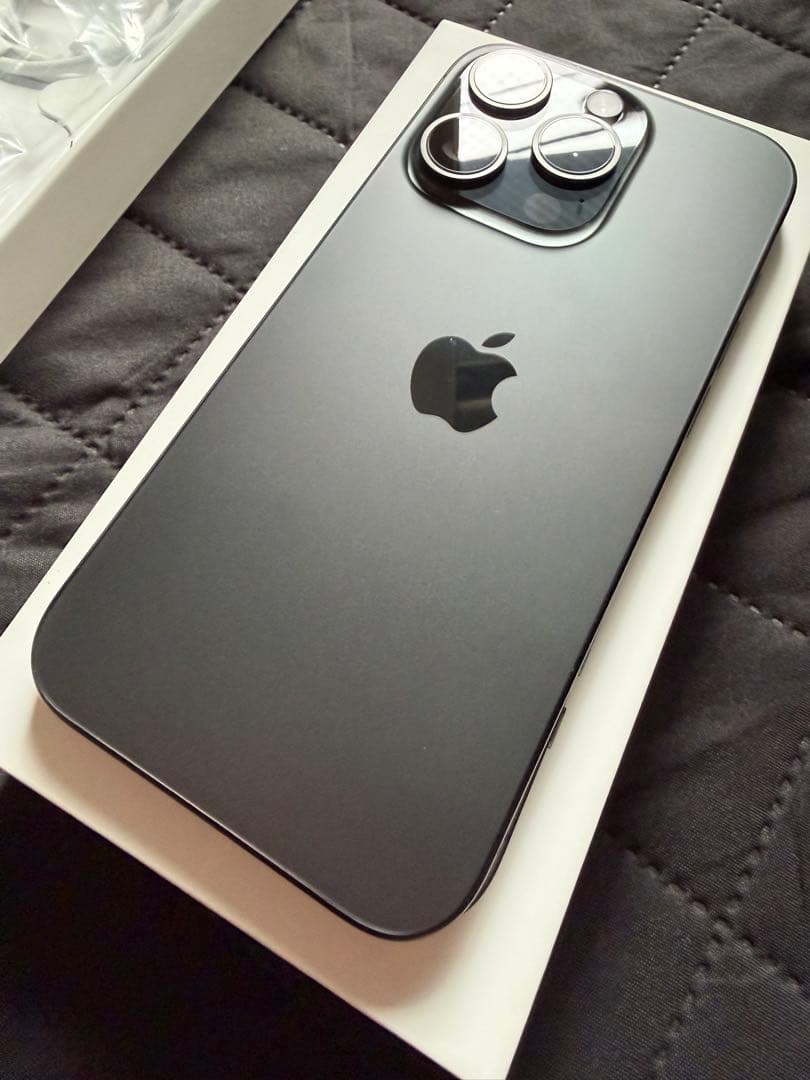 Apple iPhone 15 Pro ブラックチタニウム SIMフリー