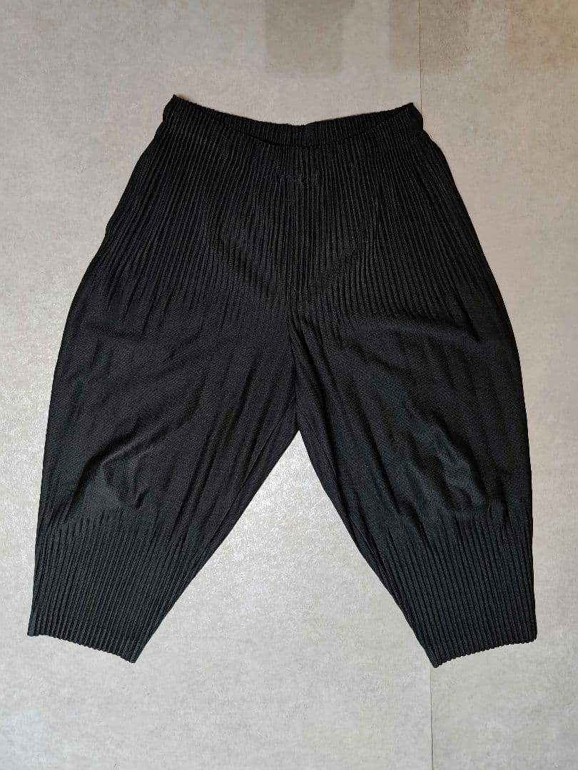 HOMME PLISSÉ ISSEY MIYAKE BASICSパンツ　ブラック