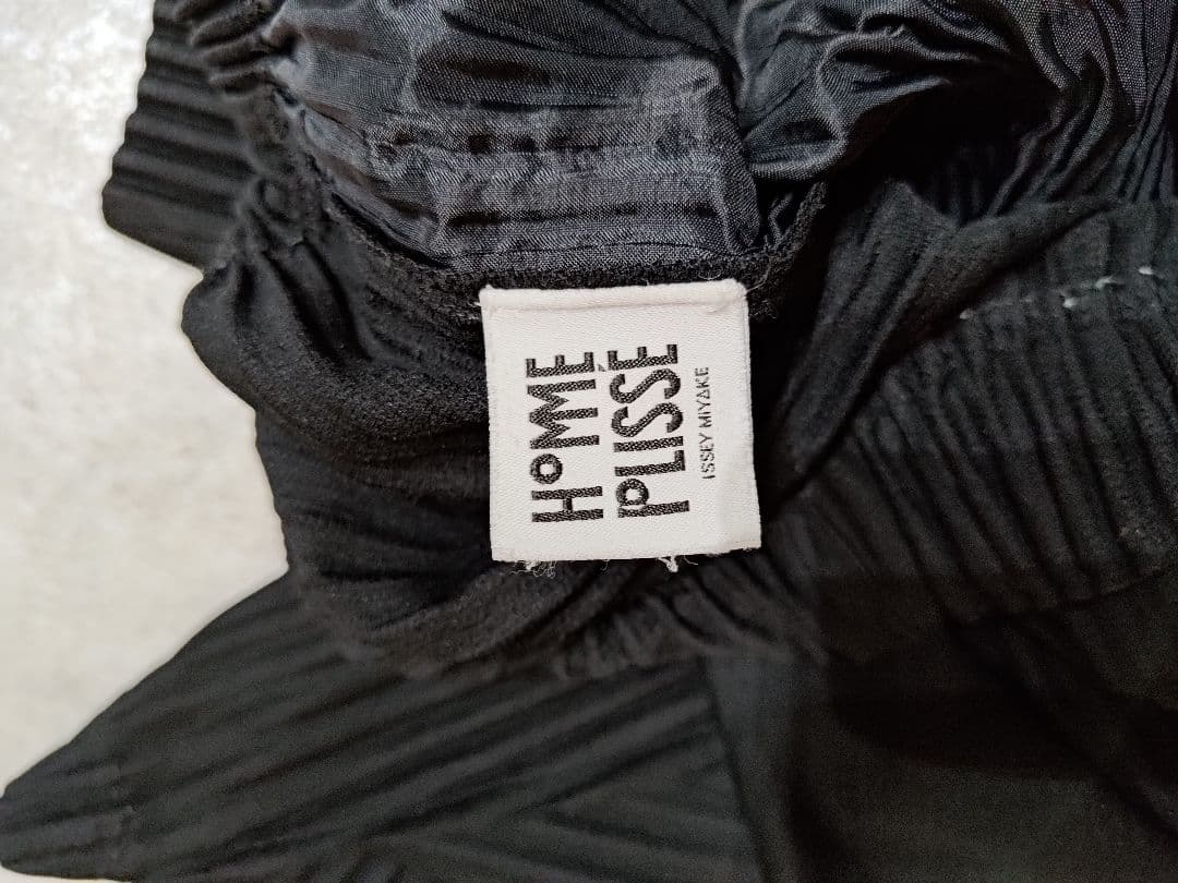 HOMME PLISSÉ ISSEY MIYAKE BASICSパンツ　ブラック