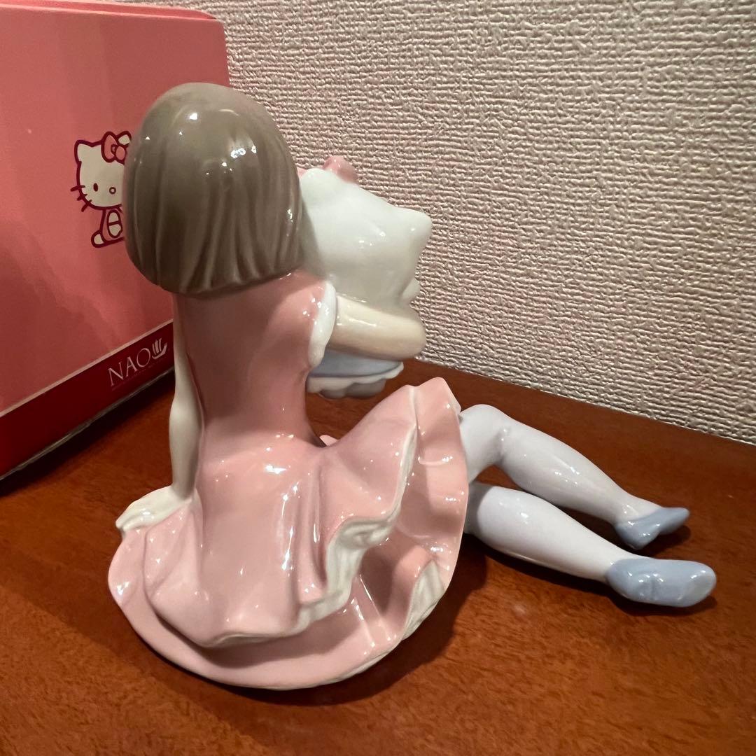 新品　未使用　ハローキティ　リヤドロ　NAO 陶器　人形　サンリオ　コラボ　置物