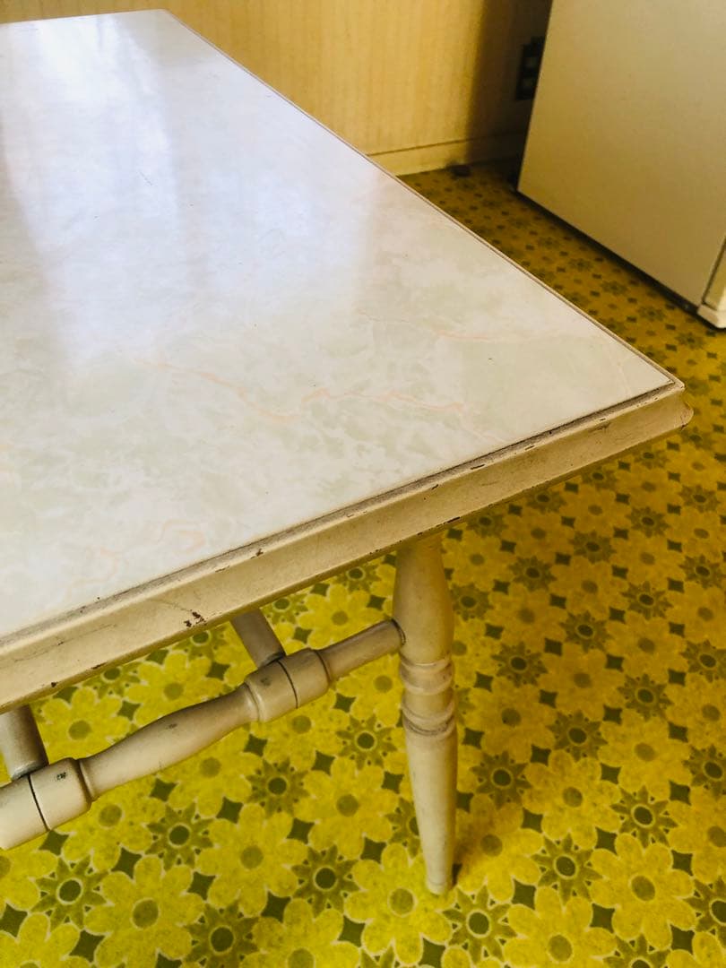 来た！ アンティーク　欧米家具　ホワイト木製サイドテーブル