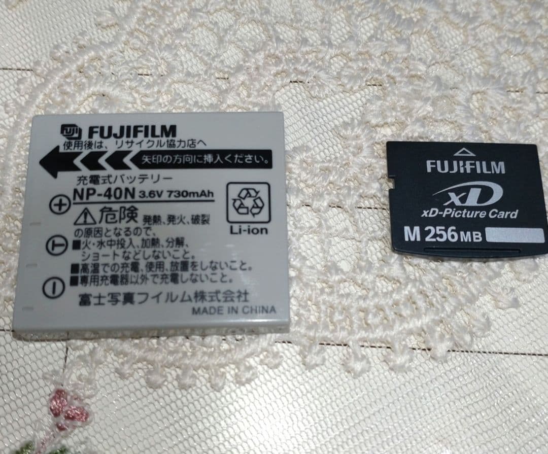 FUJIFILM　FinePix Ｆ460 デジタルカメラ XDカード付