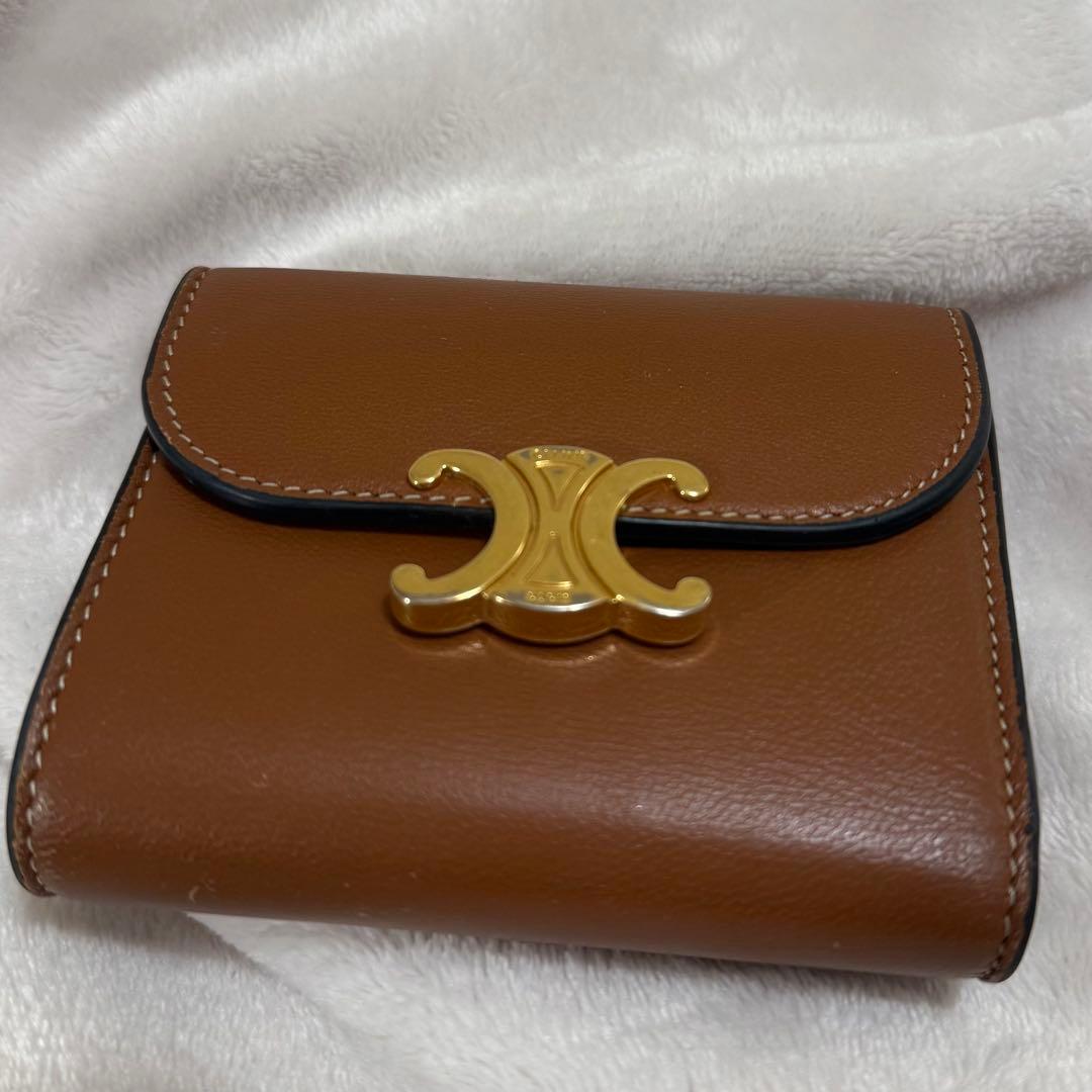 セリーヌ　トリオンフ　ウォレット