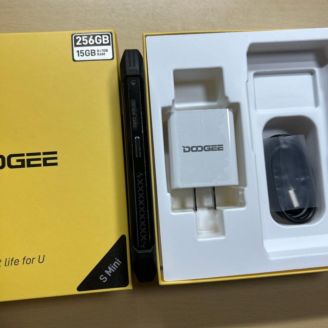 Doogee Smini 256GB SIMフリー 画面割れあり