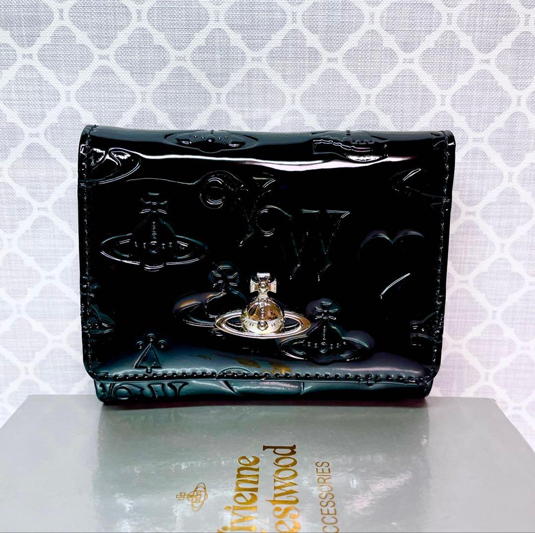 【内側に素敵な柄♡新作】Vivienne Westwood 折財布 エナメル黒