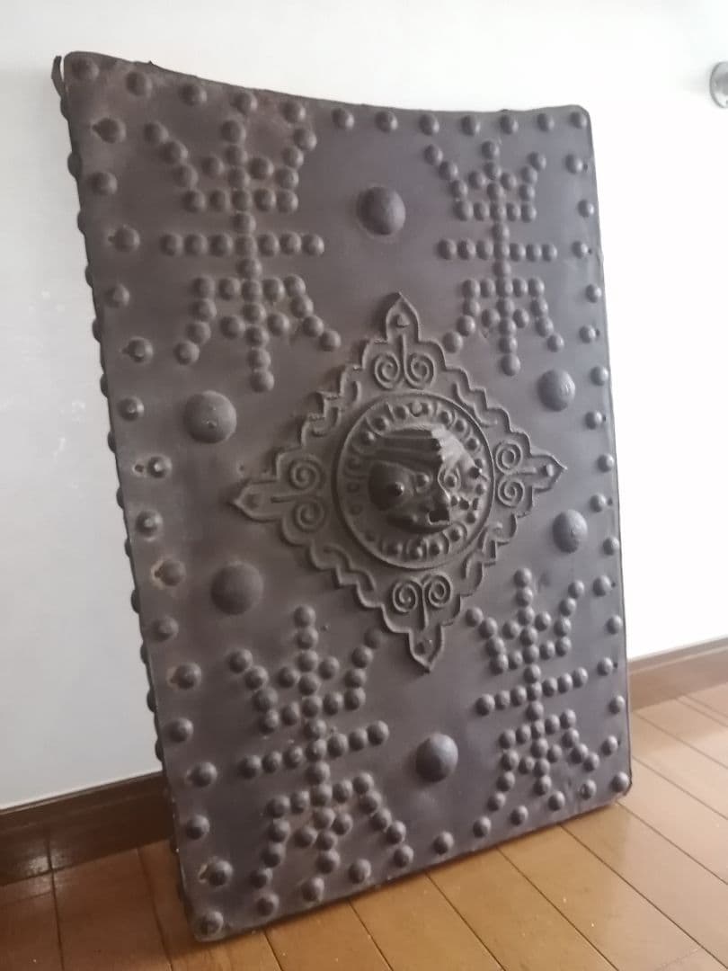 骨董品 中国骨董 武具 古鉄 置き盾 盾 10.6kg