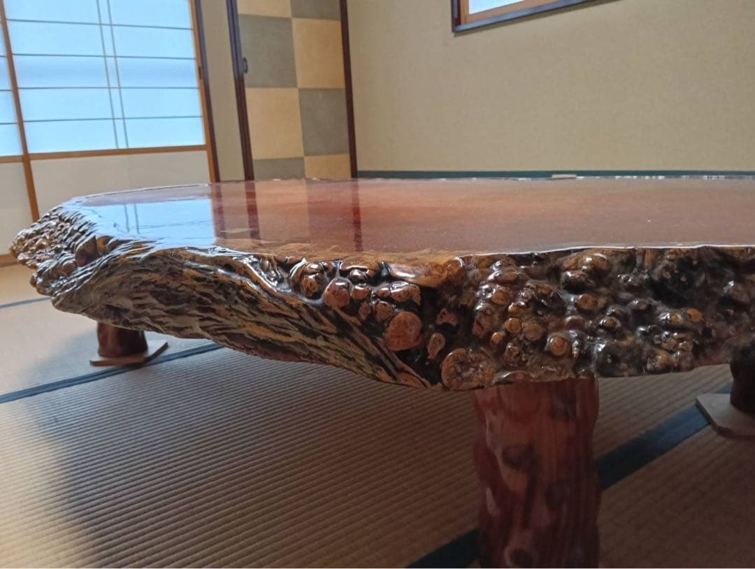 自然形状の赤褐色木製座卓　コブ　瘤　テーブル　和室　旅館　料亭　一点物