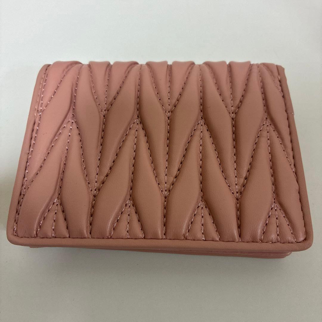miu miu キルティング 二つ折り財布 ピンク