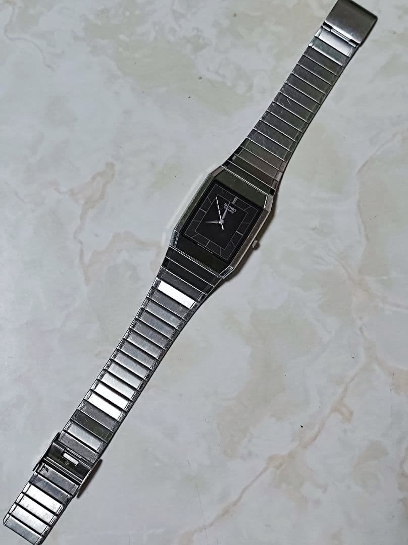 SEIKO クォーツ 腕時計 スクエア ブラック文字盤