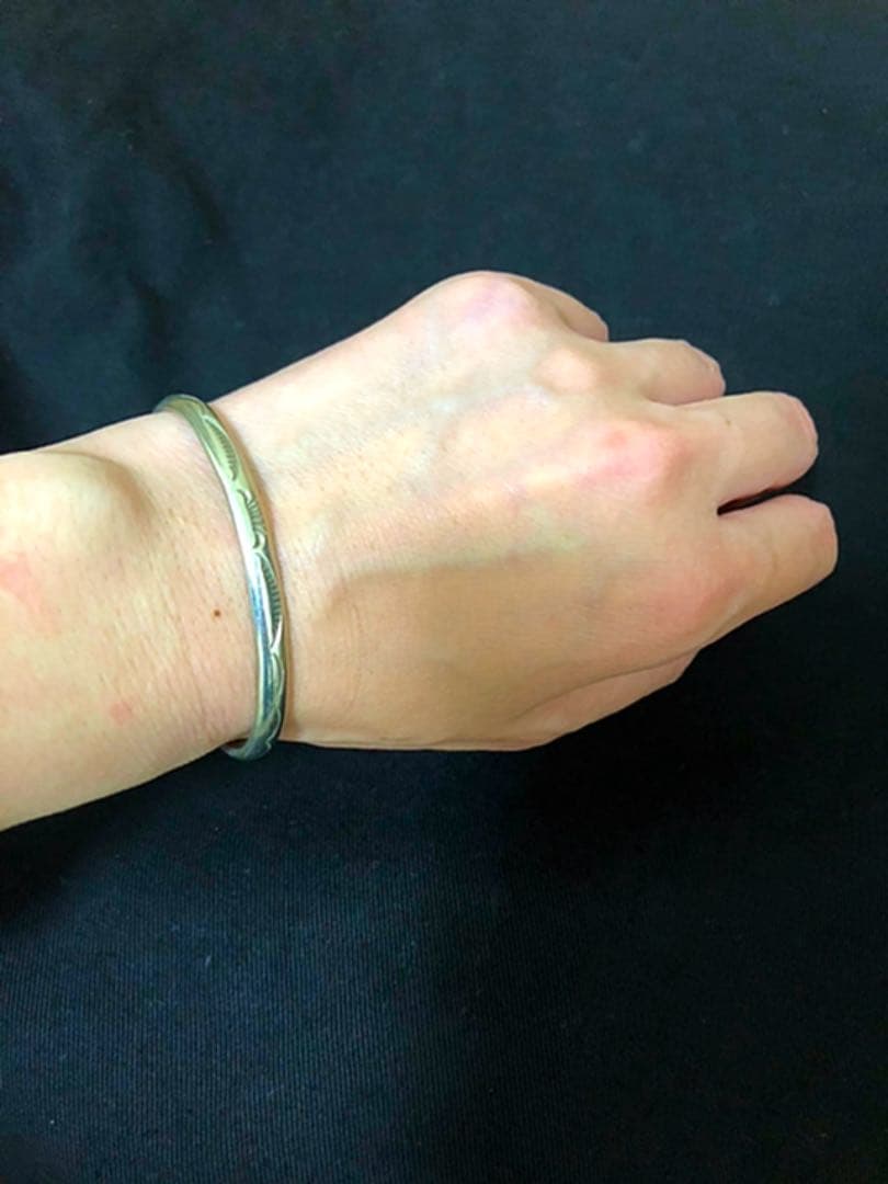 ナバホ族（NAVAJO)/ インディアンジュエリー/シルバーバングル