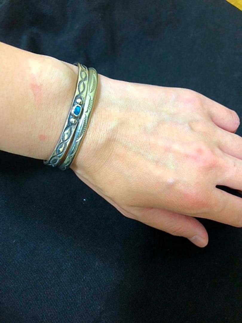 ナバホ族（NAVAJO)/ インディアンジュエリー/シルバーバングル