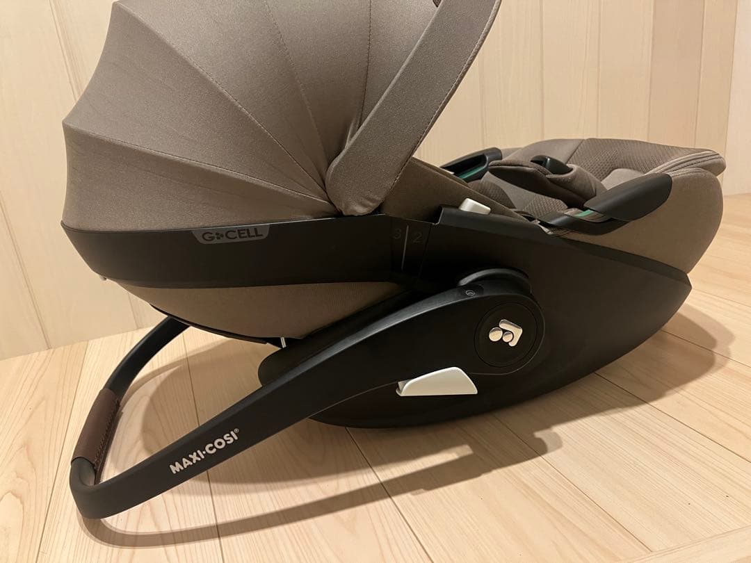 【しもとも断捨離中さん専用】マキシコシチャイルドシート+ ベースメントセット