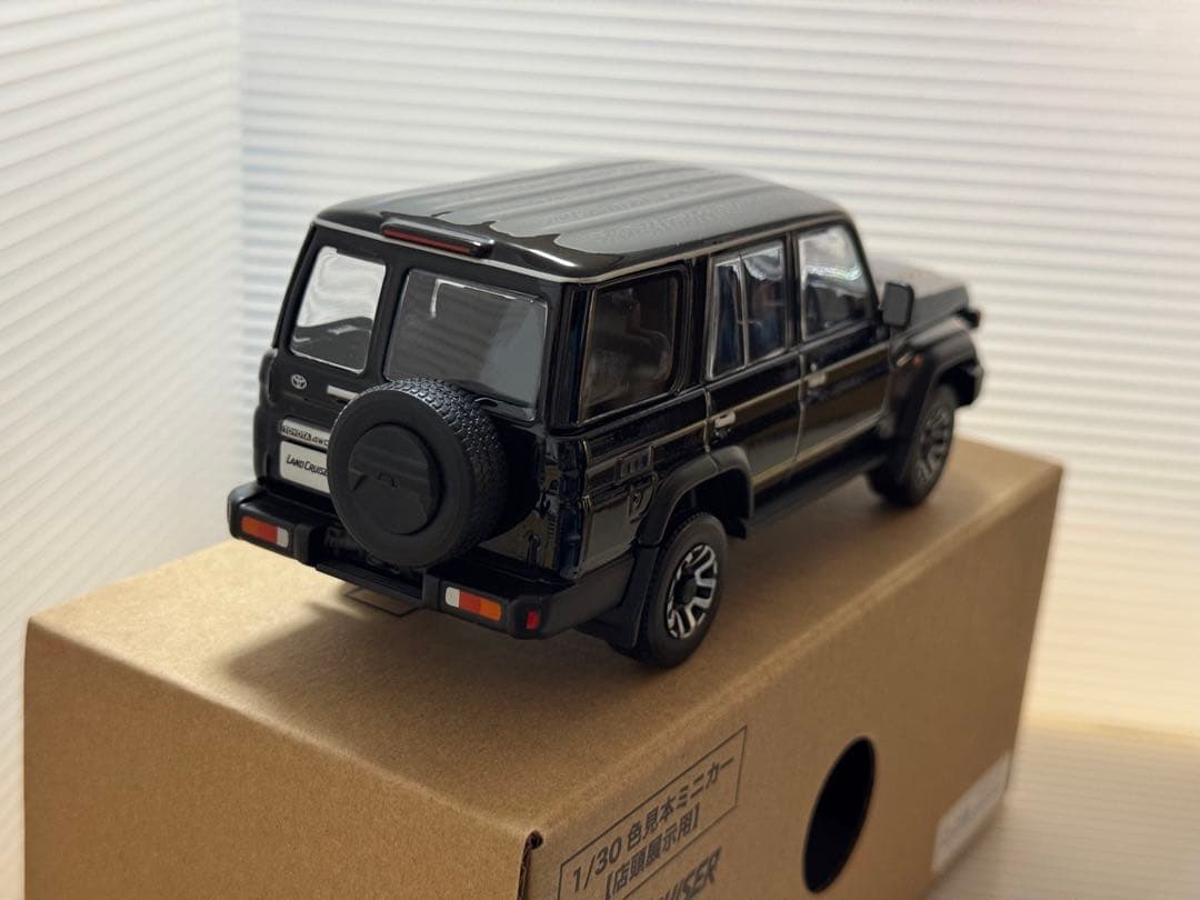 トヨタ TOYOTA ランドクルーザー70 1/30ミニカー 非売品