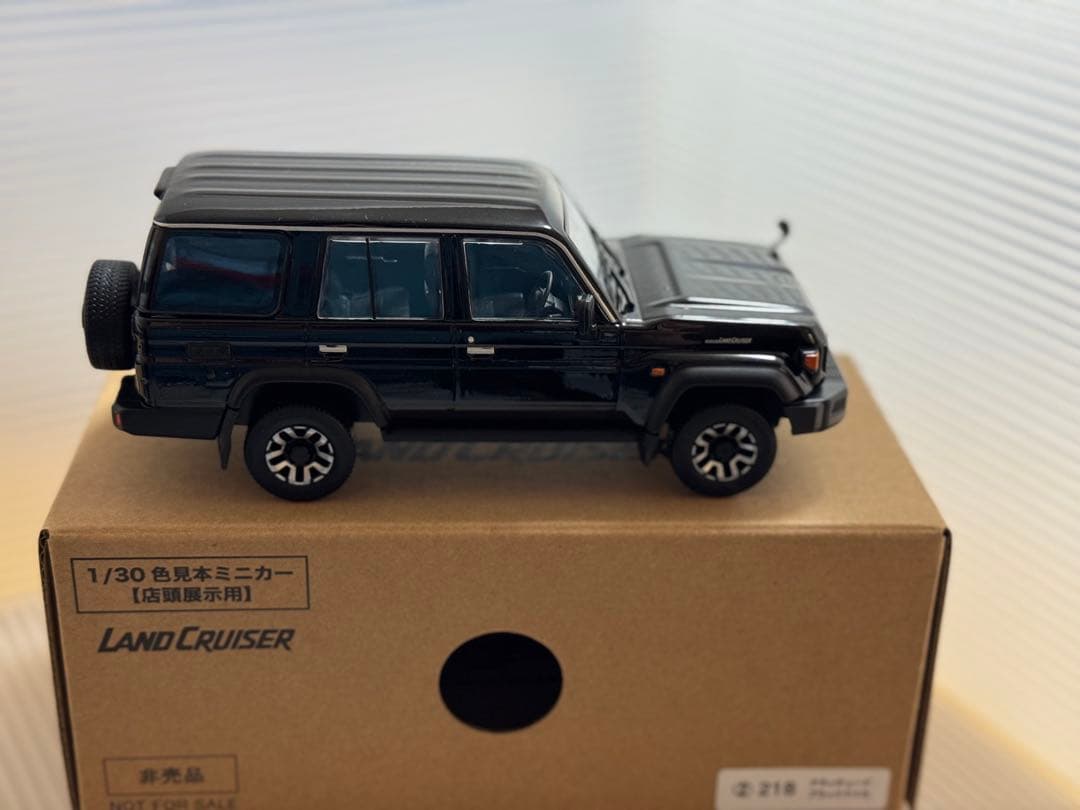 トヨタ TOYOTA ランドクルーザー70 1/30ミニカー 非売品