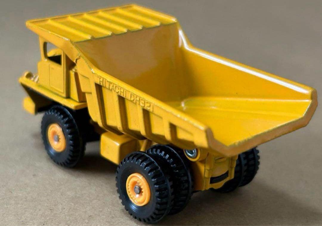 トミカ 日立 DH321 ダンプカー 山吹色
