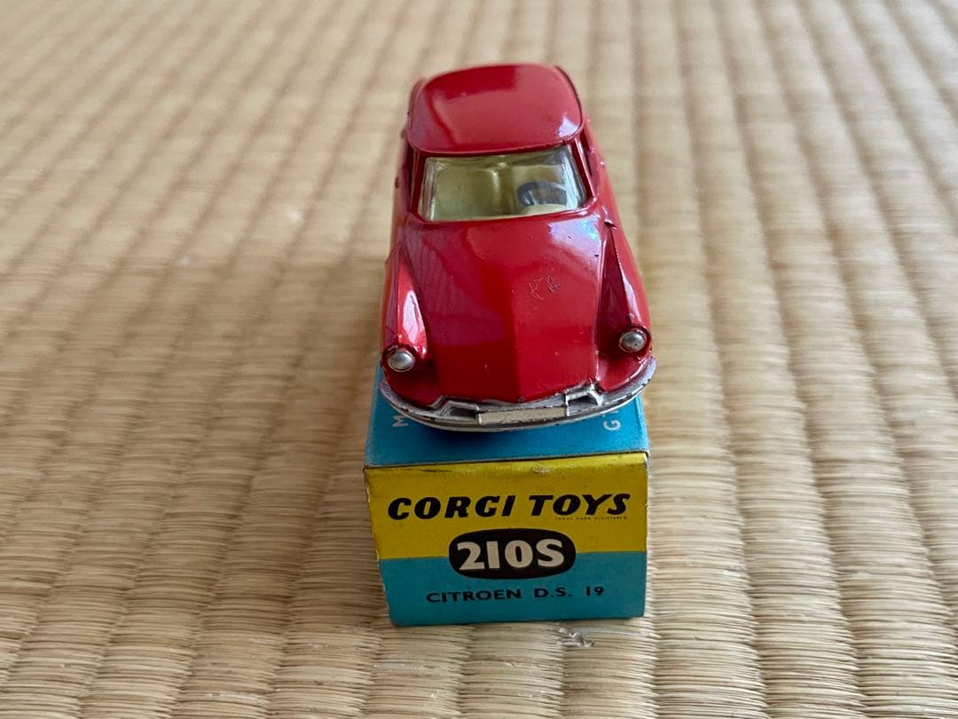 コーギー　シトロエン　Corgi Toys Citroen D.S. 19
