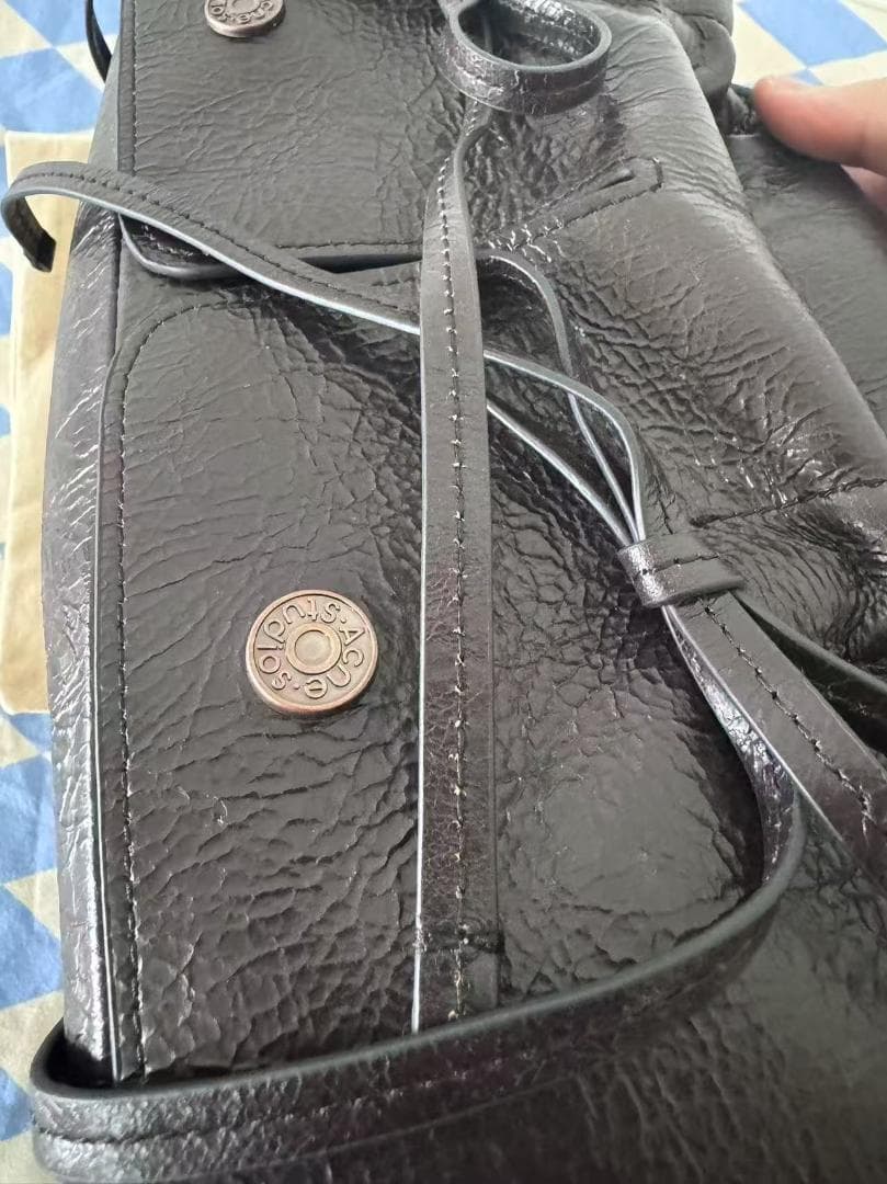 即日発送 Acne Studios ブラックレザーハンドバッグ