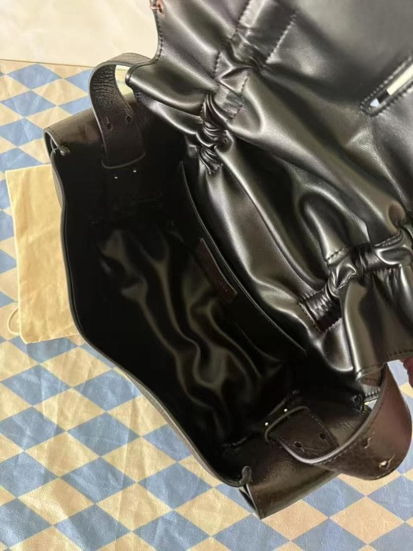 即日発送 Acne Studios ブラックレザーハンドバッグ