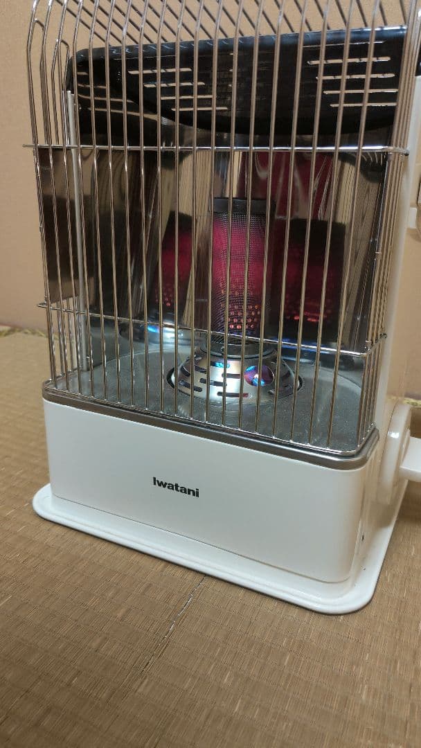 Iwatani カセットストーブ デカ暖 ホワイト