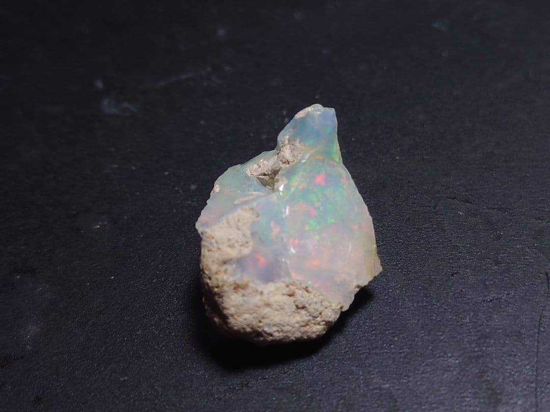 エチオピア　オパール　原石　鉱物標本　ジュエリーグレード　AAA