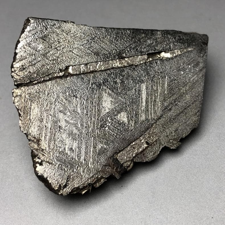 隕石 鉄隕石　アルタイ隕石　原皮付き　原石　重さ約105ｇ