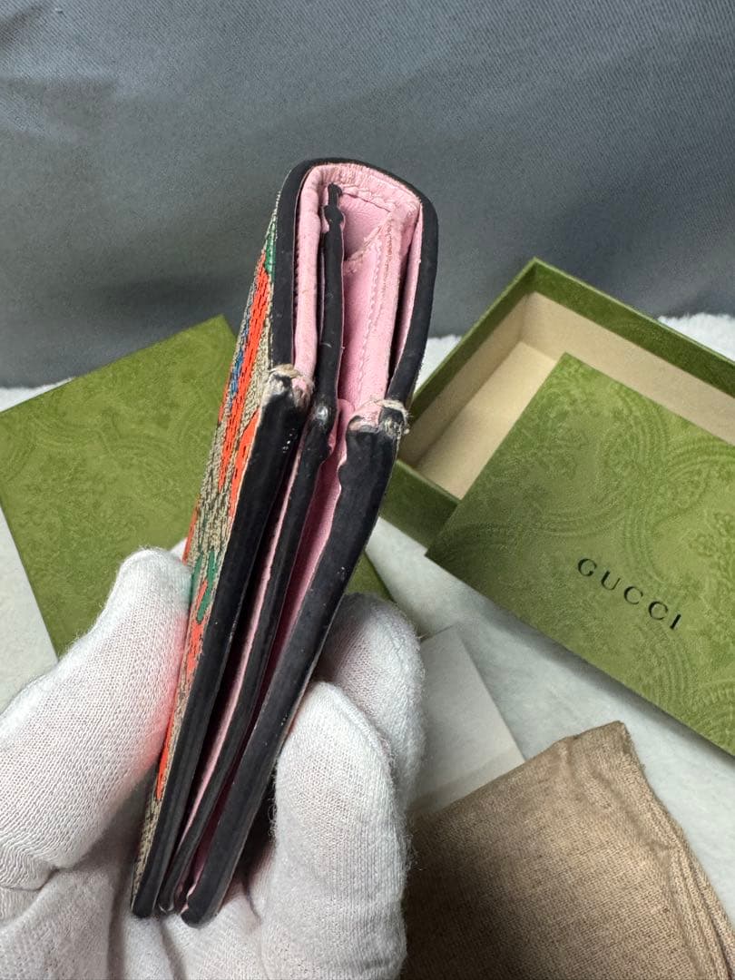 GUCCI ストロベリーパターン 二つ折り財布