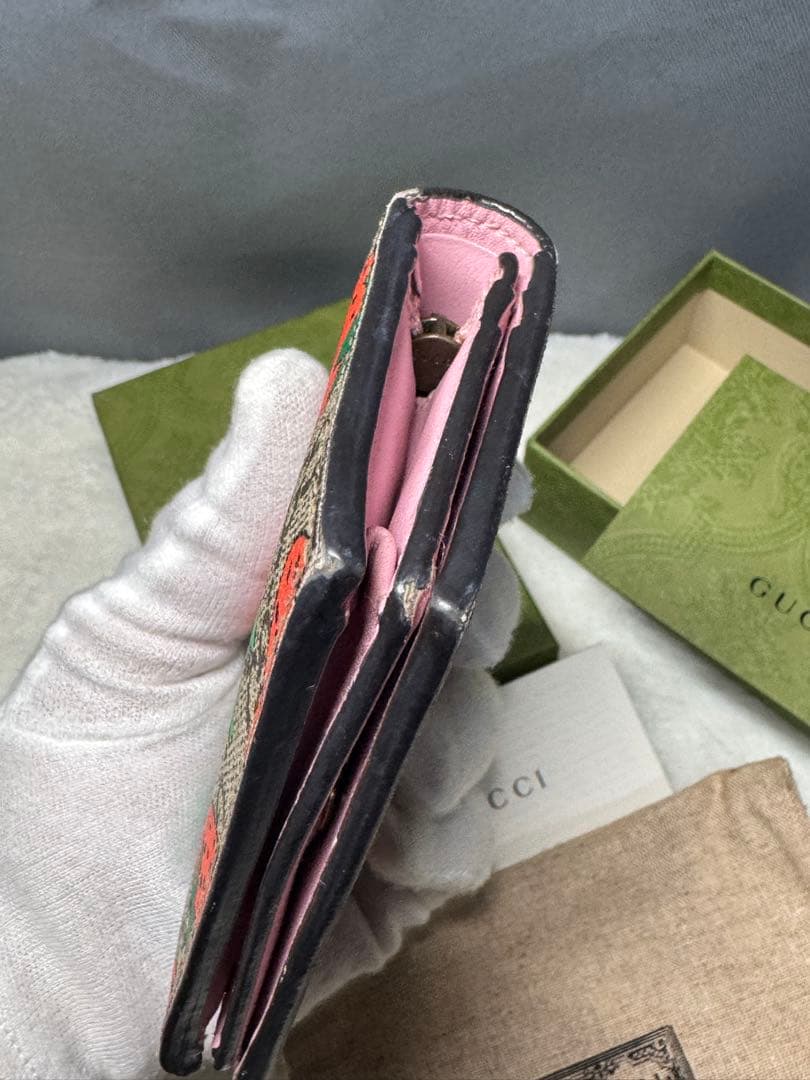GUCCI ストロベリーパターン 二つ折り財布