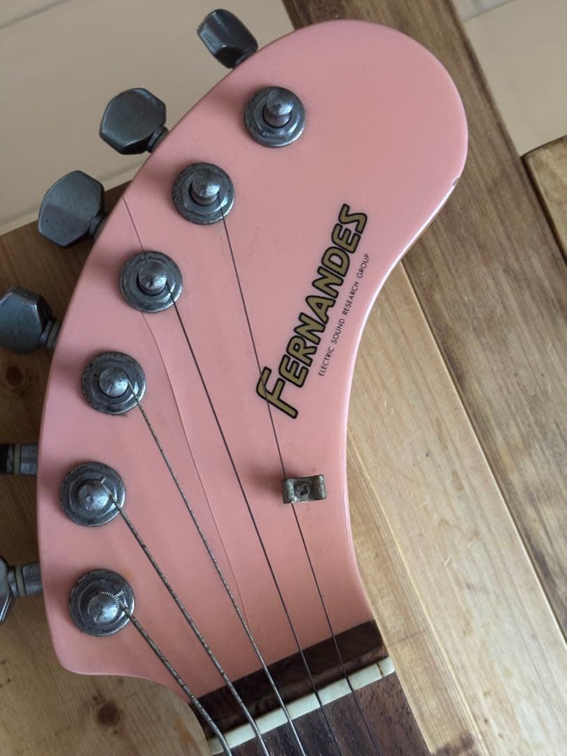 フェルナンデス ZO-3 アンプ・スピーカー内蔵ギター ピンク