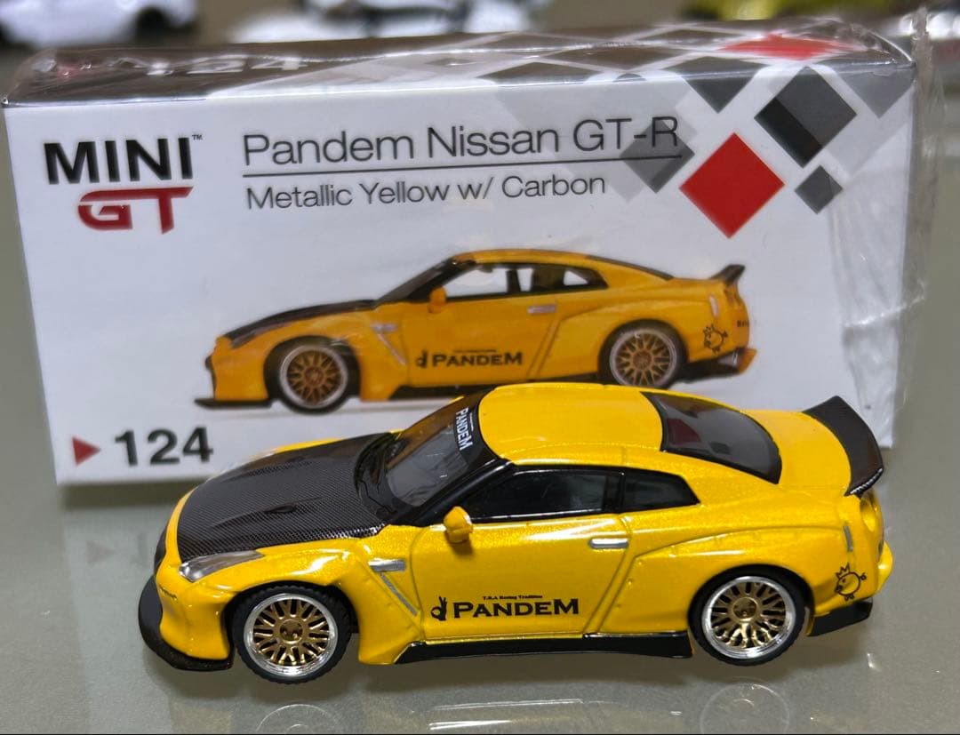 MINIGT 1/64 Pandem ニッサン GT-R 68 R35