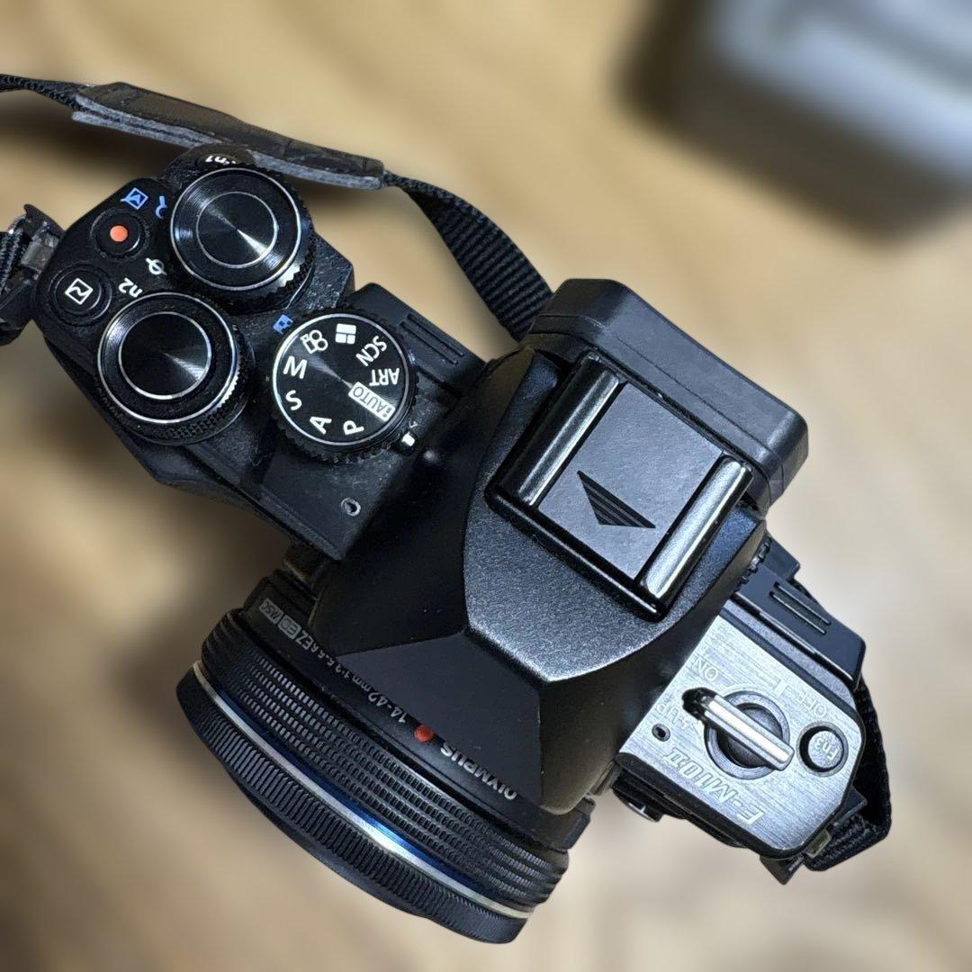 OLYMPUS OM-D E-M10 mark 2ミラーレス ダブルズーム