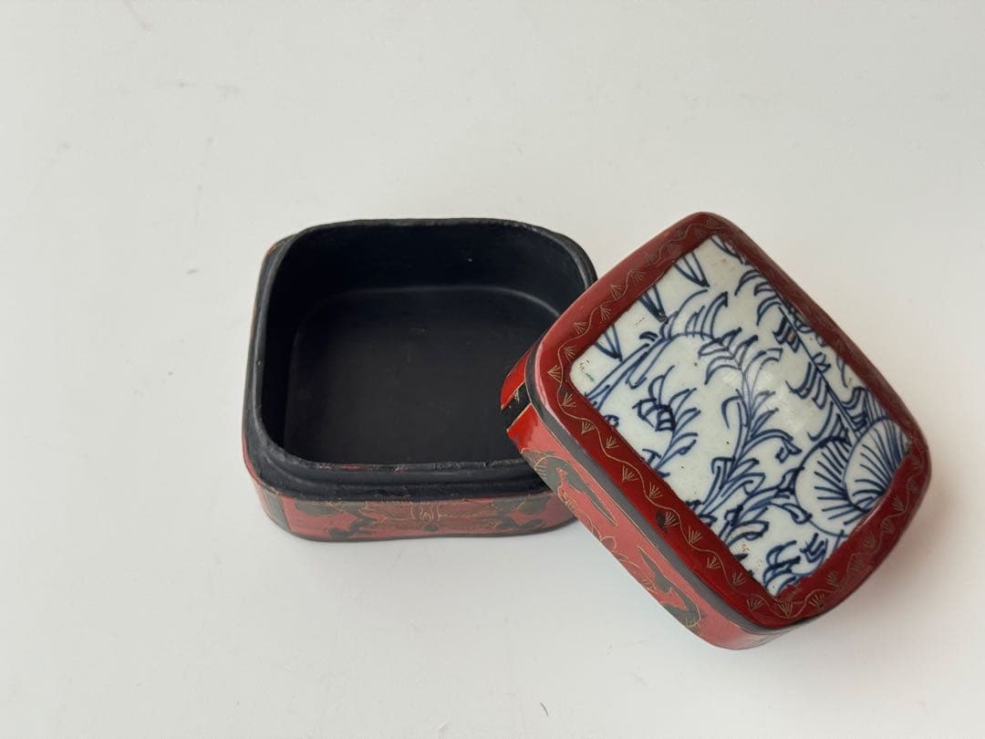 アンティーク 骨董 漆器 香合 青白磁 花柄 蟹デザイン 小物入れ