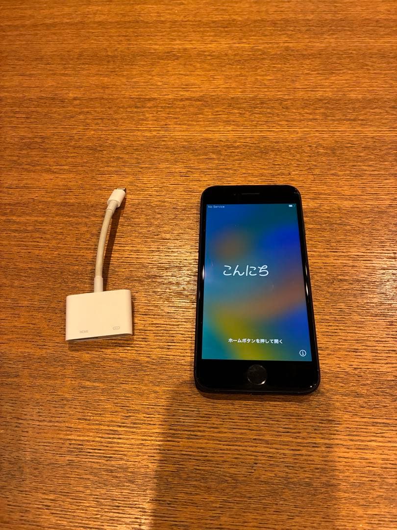 iPhone 8 ブラック + Lightningコネクタ　64Ｇ