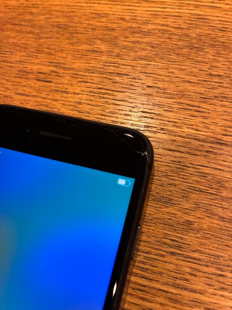 iPhone 8 ブラック + Lightningコネクタ　64Ｇ